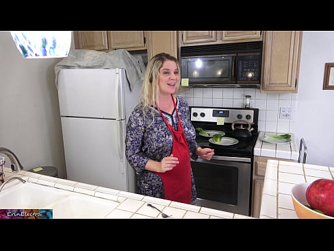 ❤️ A madrasta o ordenha na cozinha antes de sua data ❌ Porno em nós pt-br.hentaidude.ru ❤